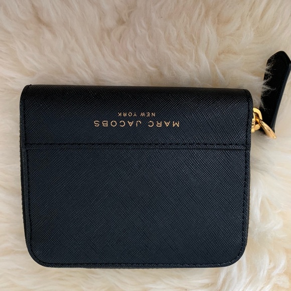Marc Jacobs Handbags - Marc Jacobs Small Zip Wallet Marc Jacobs Handbags - Marc Jacobs Small Zip Wallet
